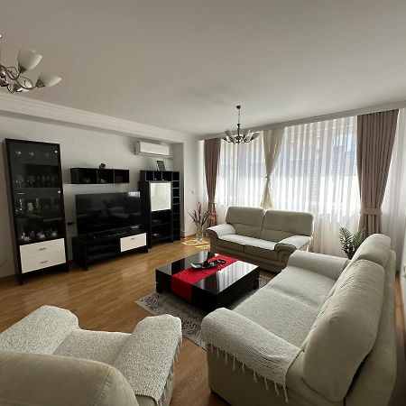 Spacious 3-Bedroom Condo Next To City Center 普里什蒂纳 外观 照片