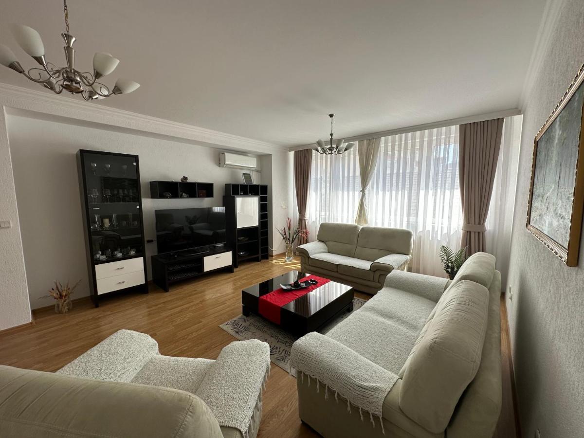 Spacious 3-Bedroom Condo Next To City Center 普里什蒂纳 外观 照片