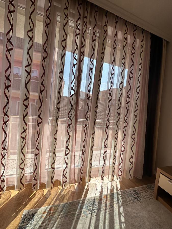 Spacious 3-Bedroom Condo Next To City Center 普里什蒂纳 外观 照片